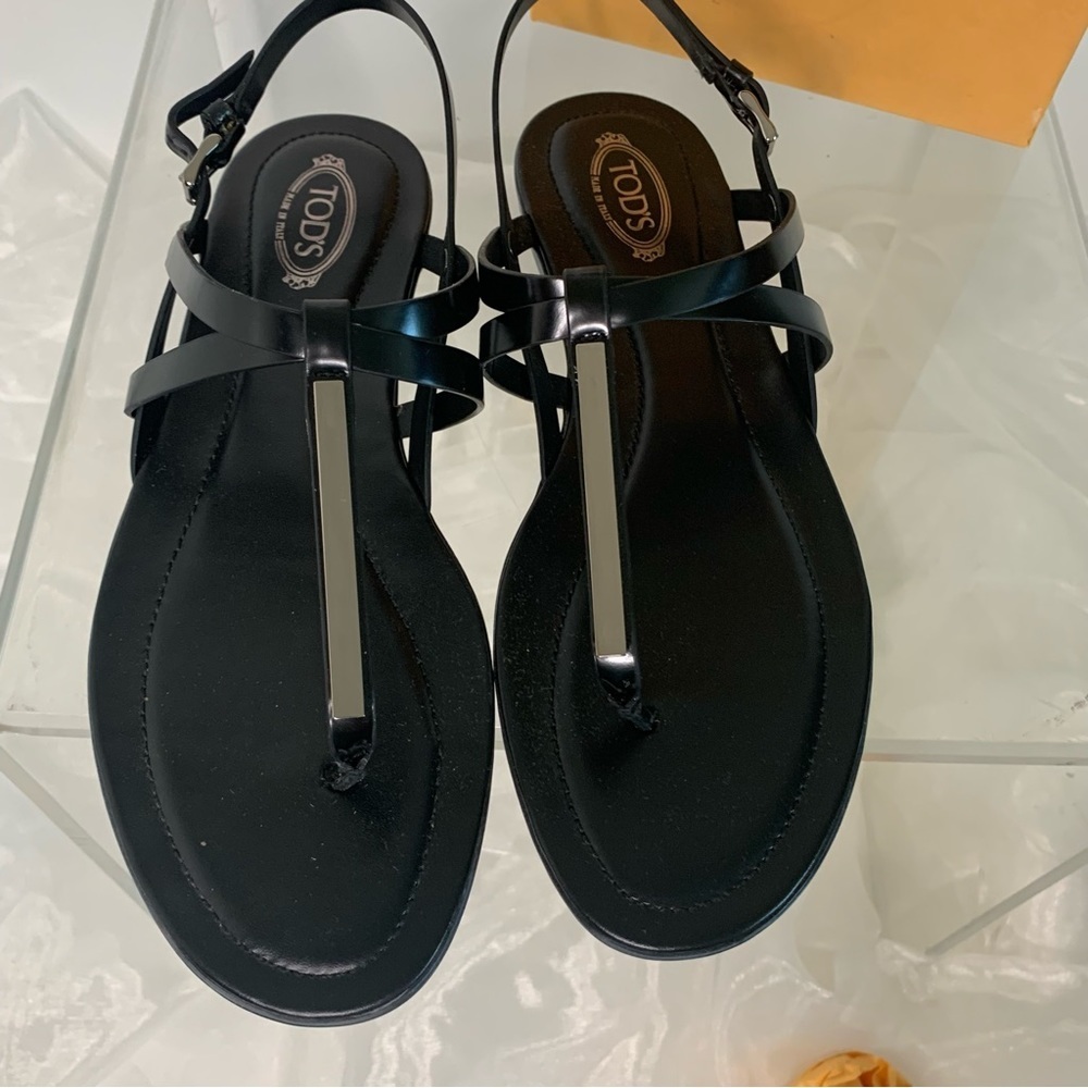 Tod’s Women’s Italian Black Patent Leather Silver Bar Accent Buckle Sandals! - Picture 2 of 11